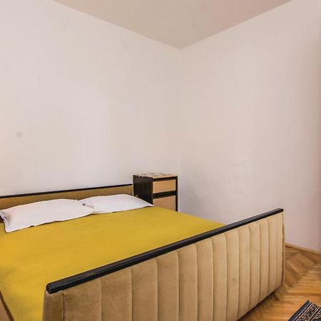 4 Bedroom Awesome Apartment In Starigrad Exteriér fotografie