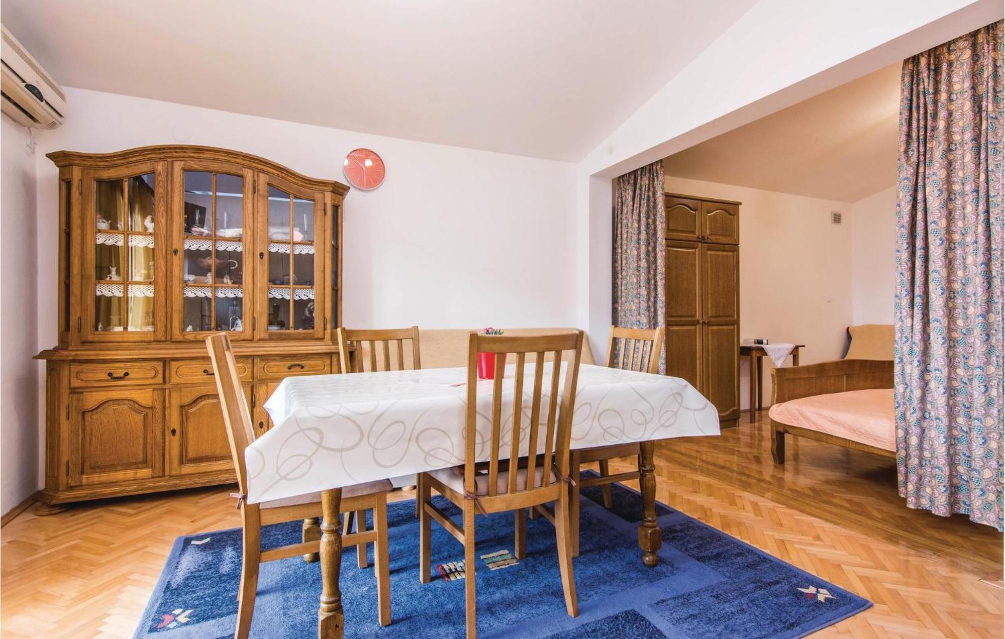 4 Bedroom Awesome Apartment In Starigrad Exteriér fotografie