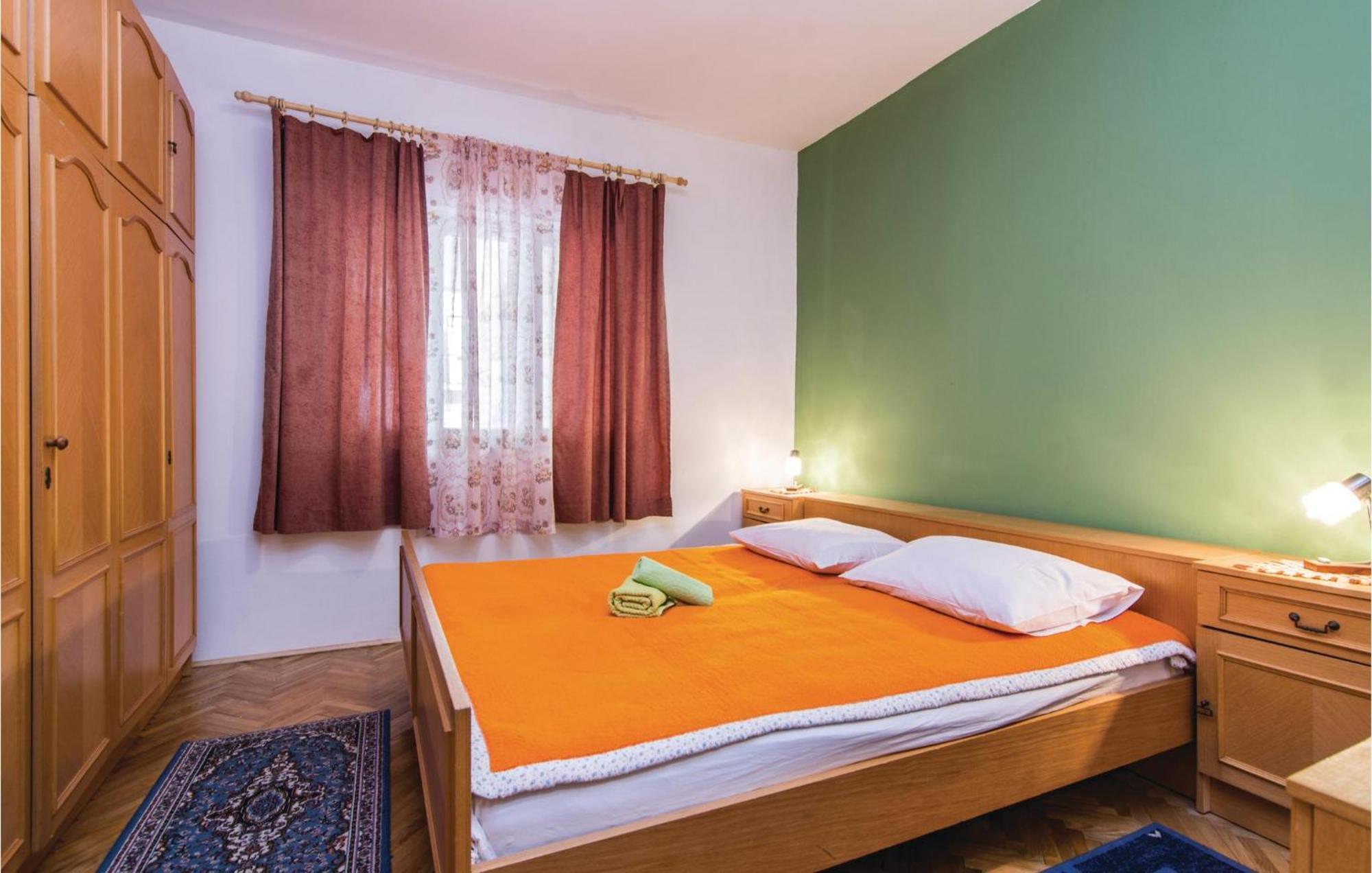 4 Bedroom Awesome Apartment In Starigrad Exteriér fotografie