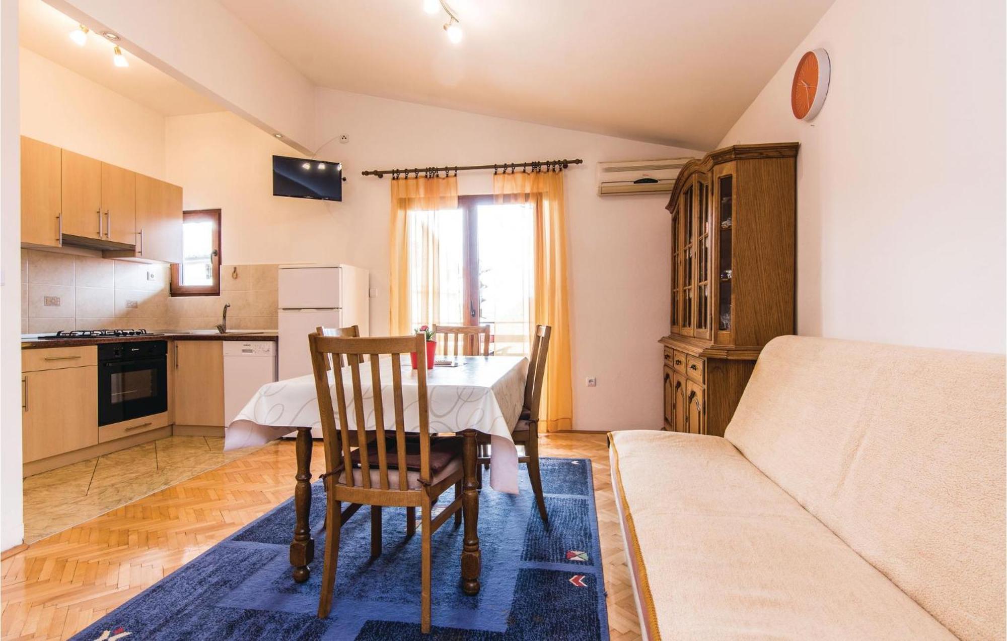 4 Bedroom Awesome Apartment In Starigrad Exteriér fotografie