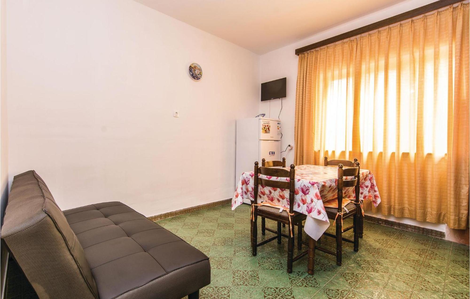 4 Bedroom Awesome Apartment In Starigrad Exteriér fotografie
