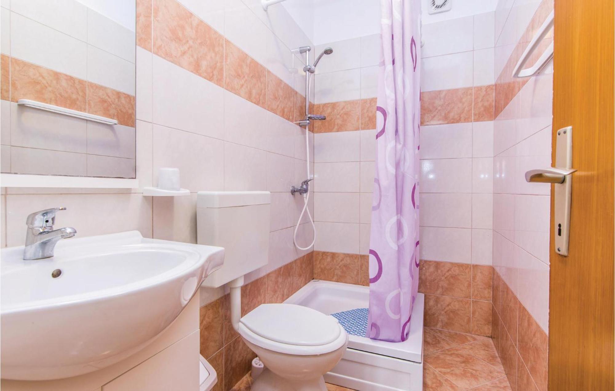 4 Bedroom Awesome Apartment In Starigrad Exteriér fotografie