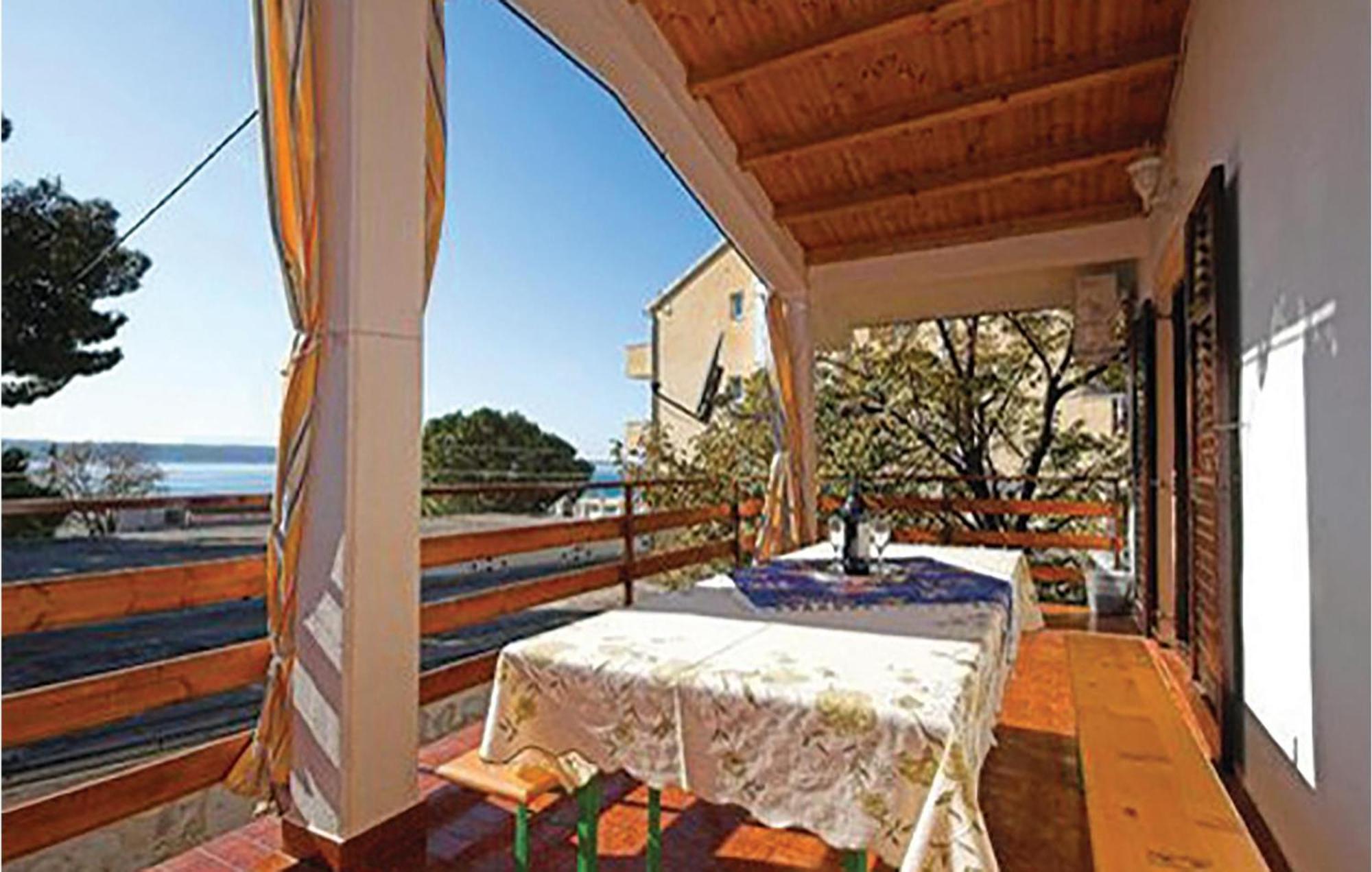 4 Bedroom Awesome Apartment In Starigrad Exteriér fotografie