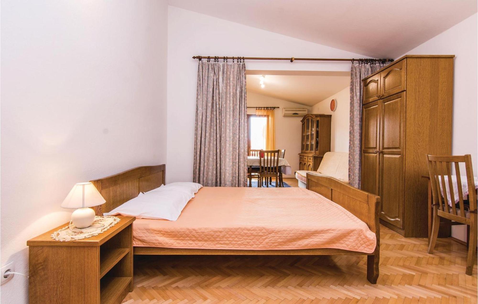 4 Bedroom Awesome Apartment In Starigrad Exteriér fotografie