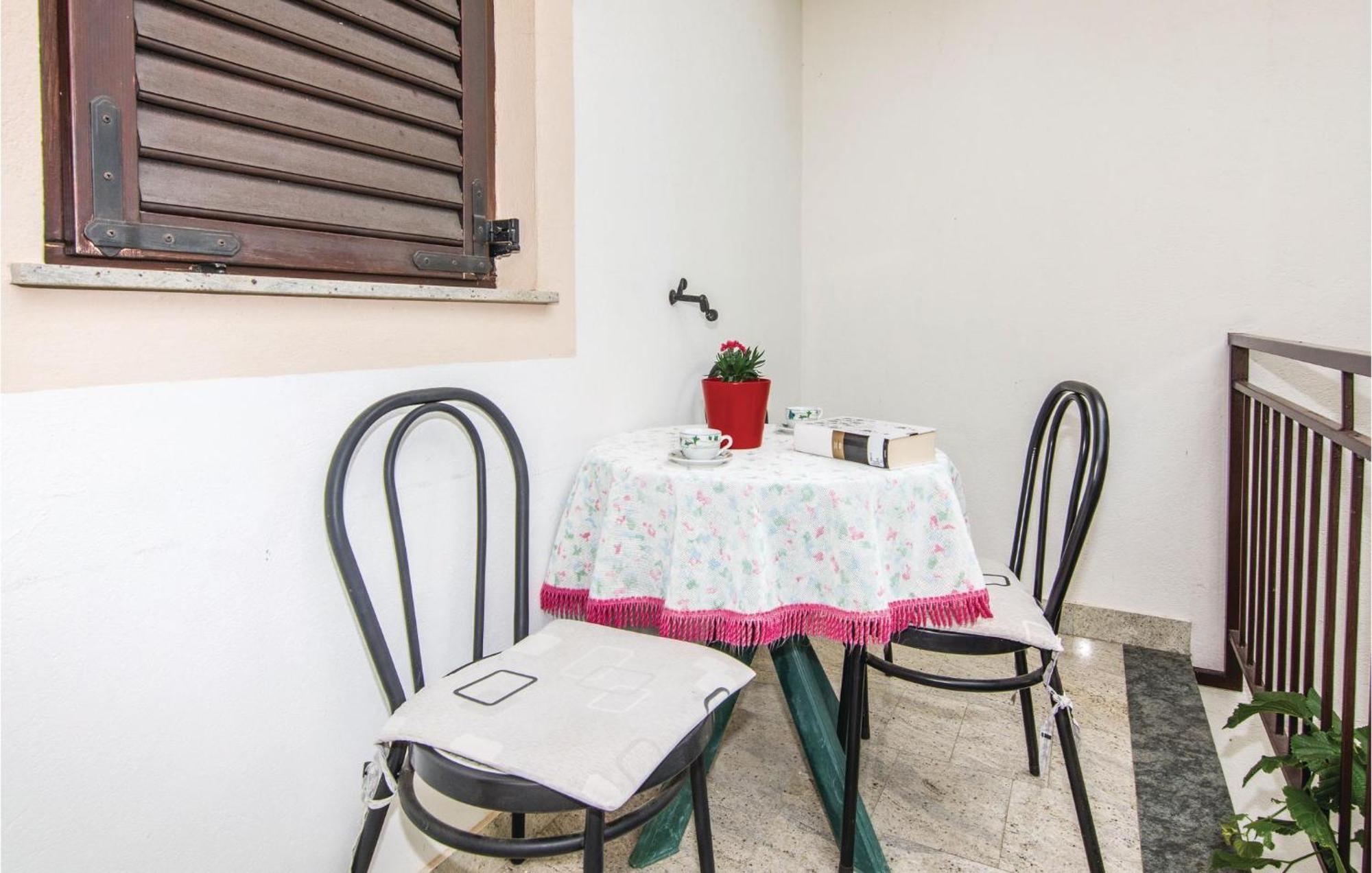 4 Bedroom Awesome Apartment In Starigrad Exteriér fotografie