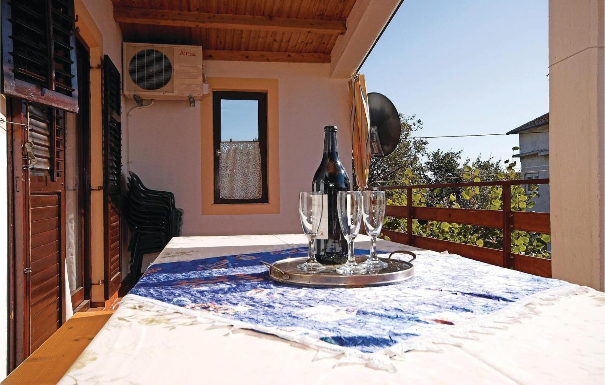 4 Bedroom Awesome Apartment In Starigrad Exteriér fotografie