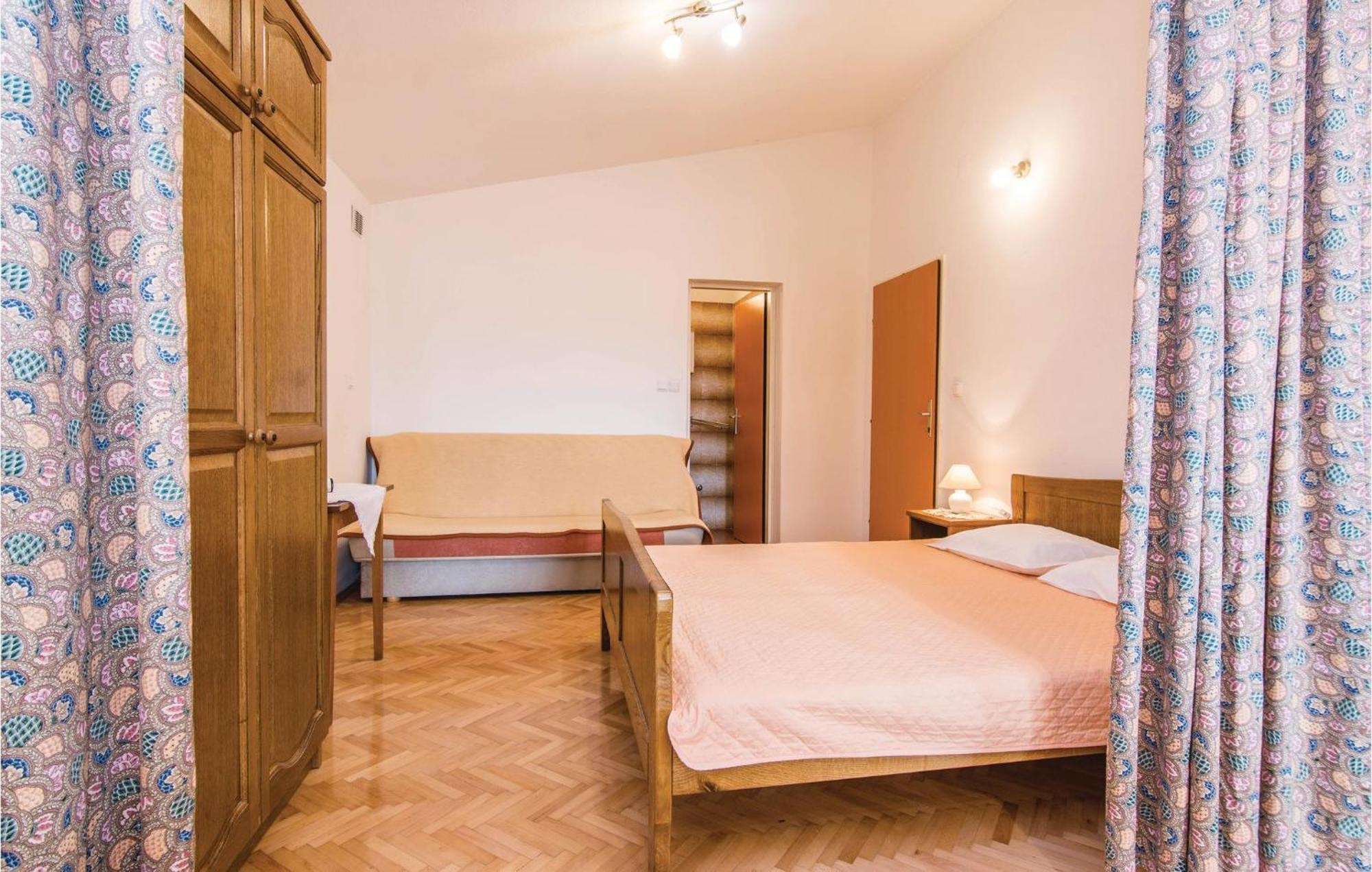 4 Bedroom Awesome Apartment In Starigrad Exteriér fotografie